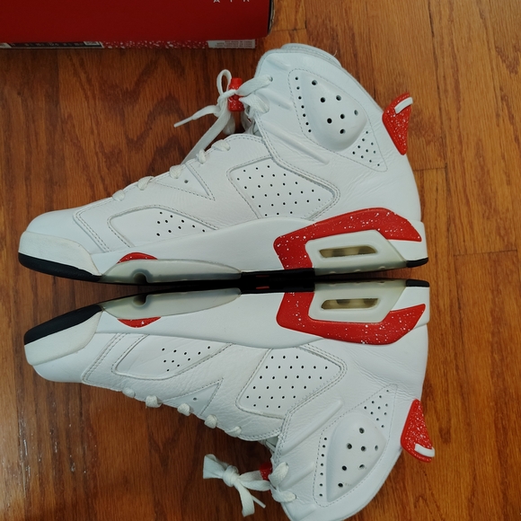 Jordan 6 Retro Red Oreo Size 11 - Picture 3 of 12